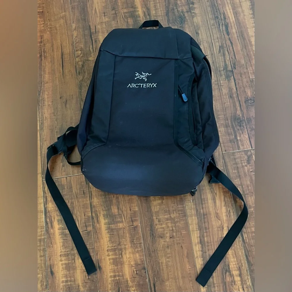 ARC’TERYX Blade 21 Laptop Travel Backpack - Picture 1 of 9